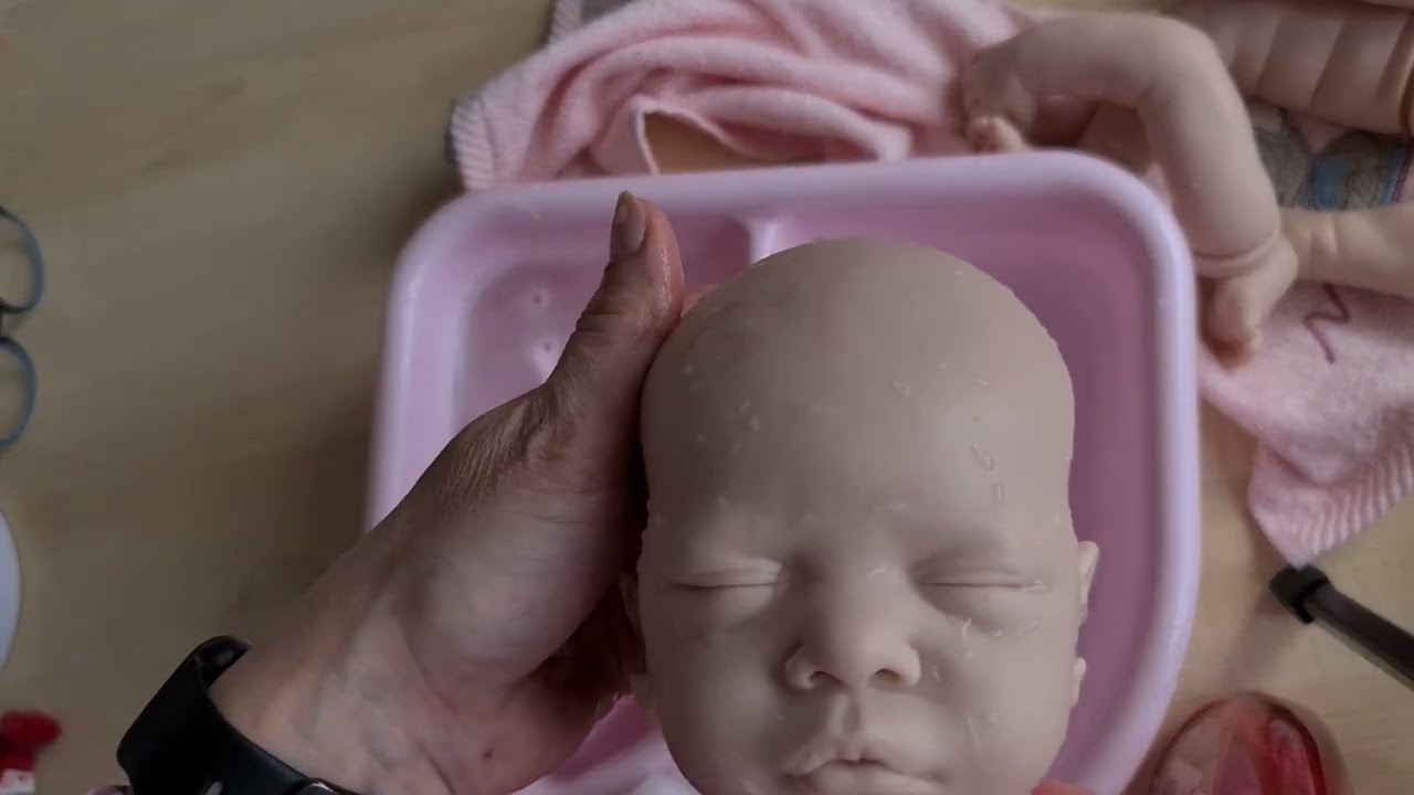 Reborn Baby Romy Bausatz waschen, Nasenlöcher öffnen