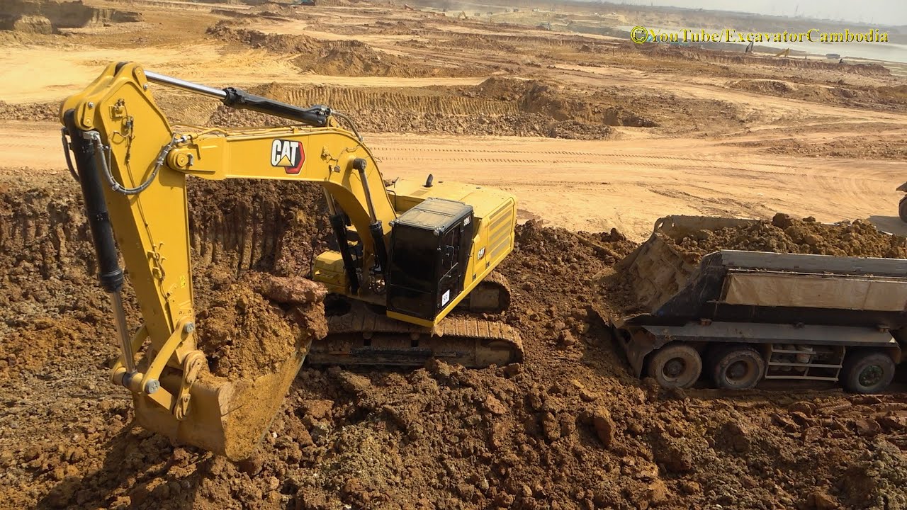 Heavy Powerful Caterpillar 336 Excavator Digging Loading Dump Trucks
