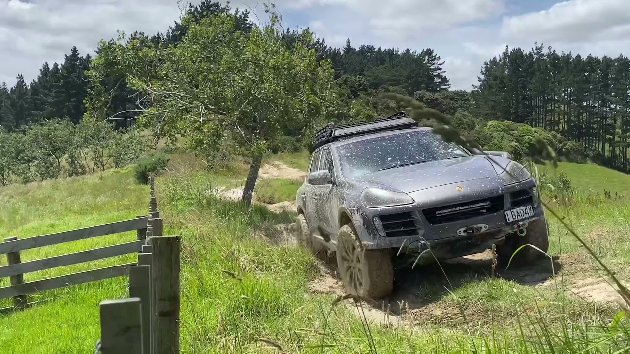 Porsche Cayenne off-road.