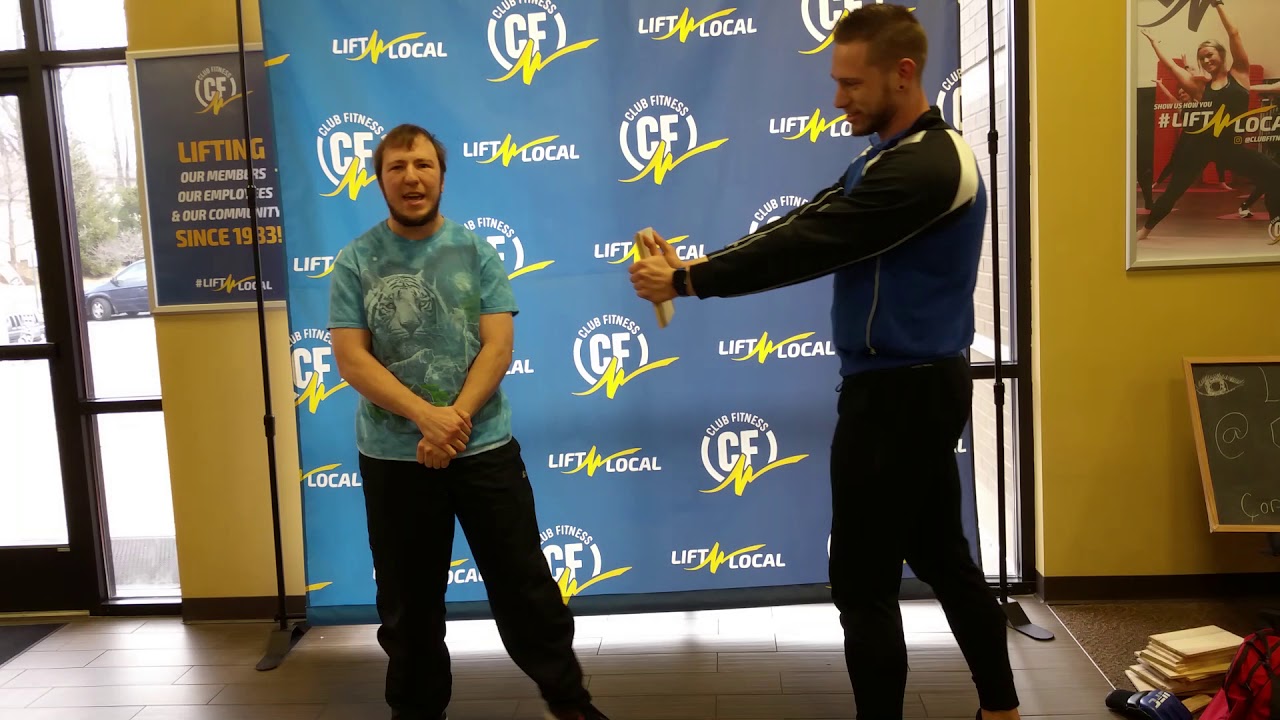 MMA Fighter Chris Wetherington Does a 2 Board Break with Bruce Lee's wing chun 1 inch Punch