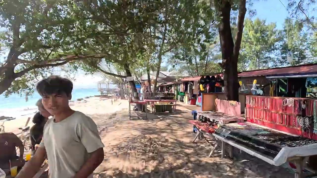 Gili Trawangan (Indonesia) bike tour on a 3 km long and 2 km wide island #island #giliislands #bali