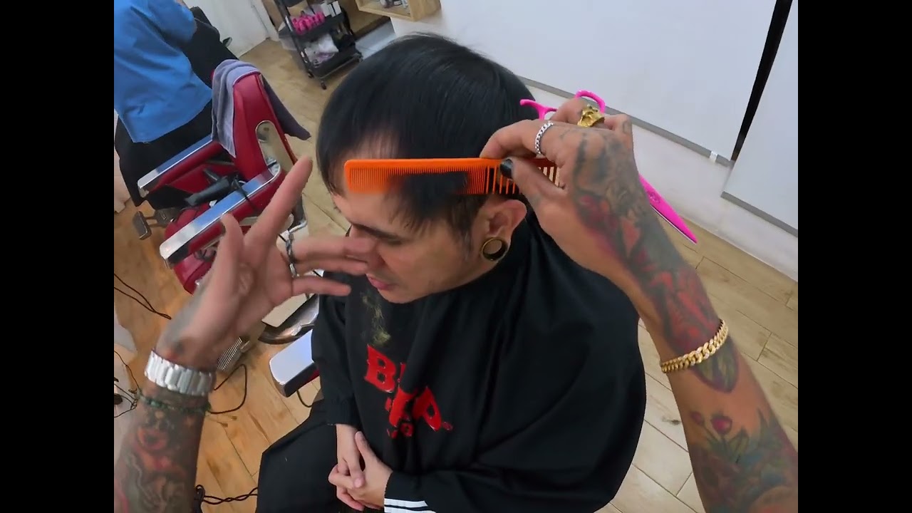 VICKY NITINEGORO, CUKUR RAMBUT ORANG YANG GA PERNAH TUA
