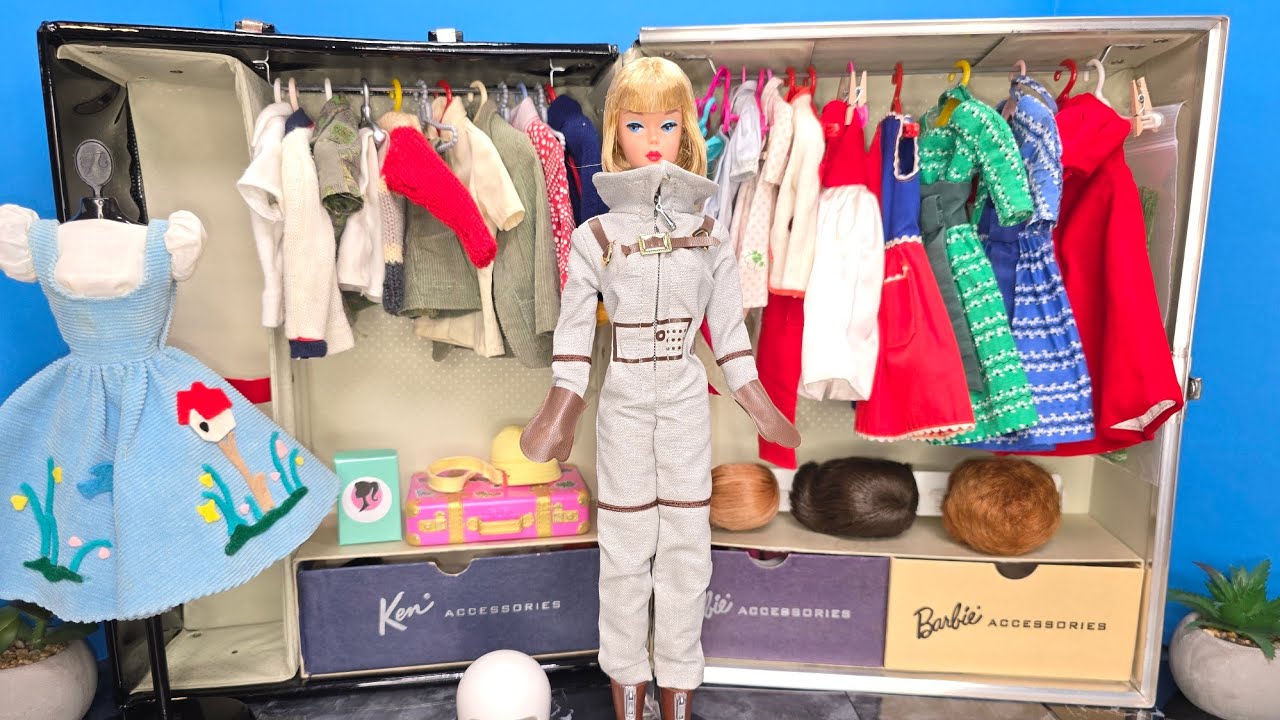 Unboxing my 60th anniversary, Barbie Signature, Astronaut Barbie 1965 by Bill Greening