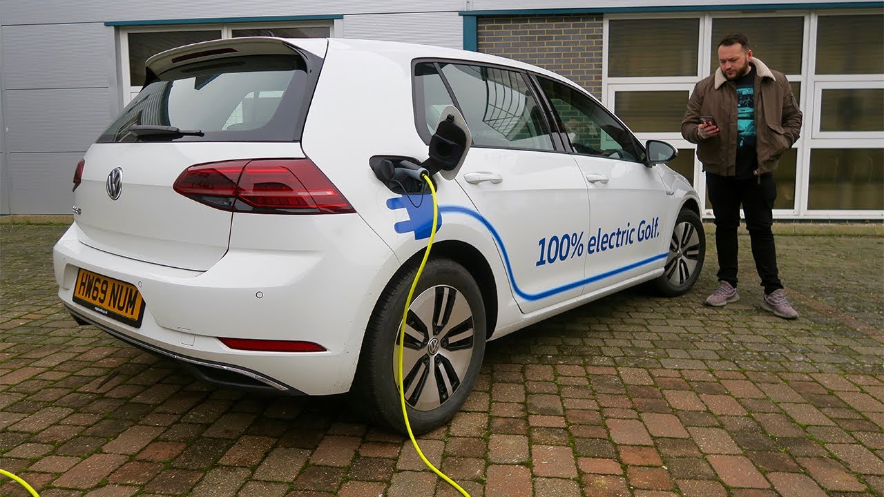 ПОЧЕМУ ЛЮБИТЕЛЯМ БЕНЗИНОВ СТОИТ КУПИТЬ VW E-GOLF?! | Ежедневный обзор электромобиля: цены, характ...
