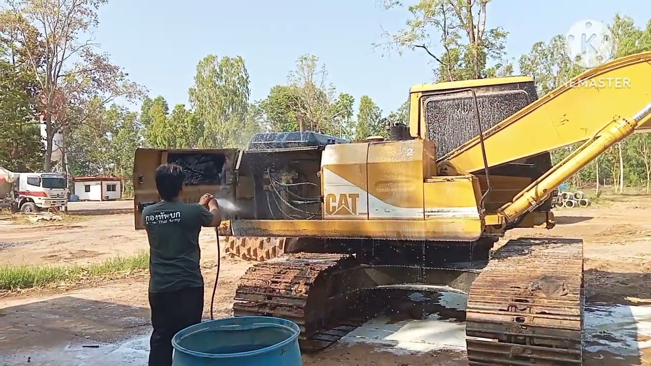 ว่างๆพาทีมงานล้างเจ้าคุณปู่หน่อย Cat320v2 รูปหล่อในตำนาน #excavator 