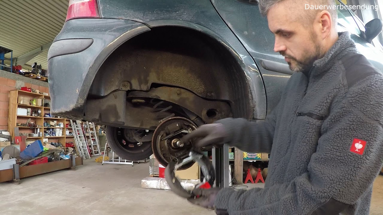 A-Klasse W168 Bremsen hinten wechseln/Handbremse einstellen II Change rear brakes/Adjust hand brake