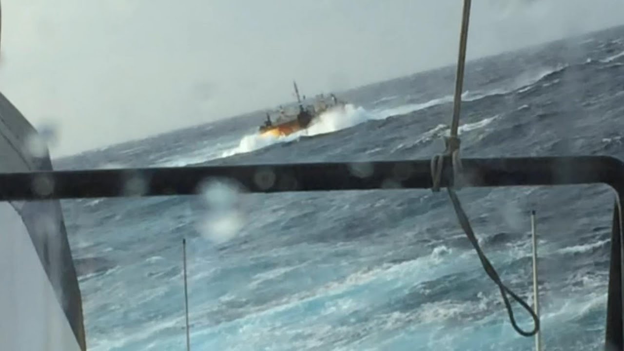 Буксиры в бурном море — тяжелый WX