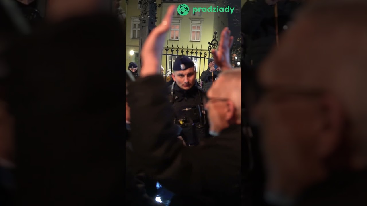 Protest przed spotkaniem z Robertem Bąkiewiczem #prudnik #robertbąkiewicz #polityka