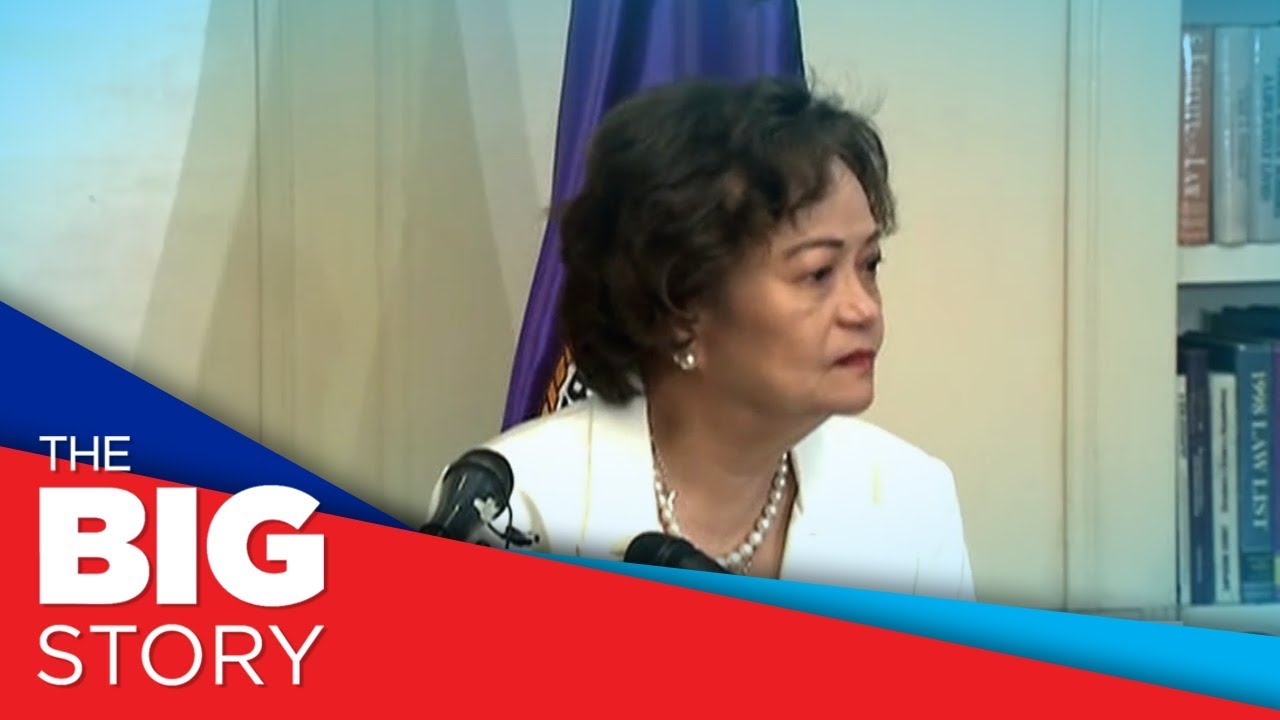 New Chief Justice Teresita Leonardo-De Castro met with cheers and jeers at SC