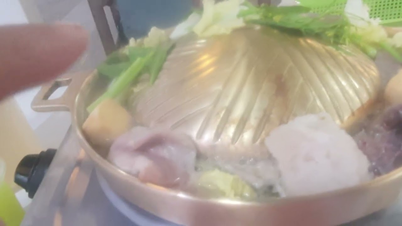 ลงคลิปอร่อยรัวๆระหว่างรอชมน้องต้นข้างออกงานคืนนี้ @หมูกะทะทำเลทองแถวรถไฟเชียงใหม่ใกล้ Gavilla15 