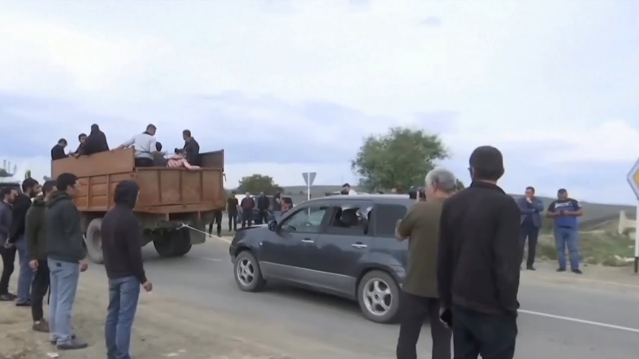 Thousands of refugees flee to Armenia