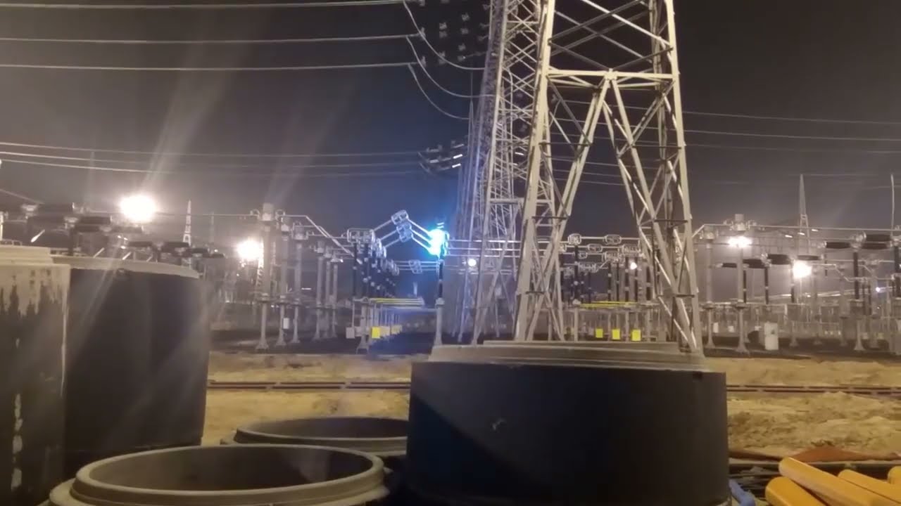 Otwieranie/zamykanie odłącznika 400kV pod napięciem. Open/close 400kV disconnector