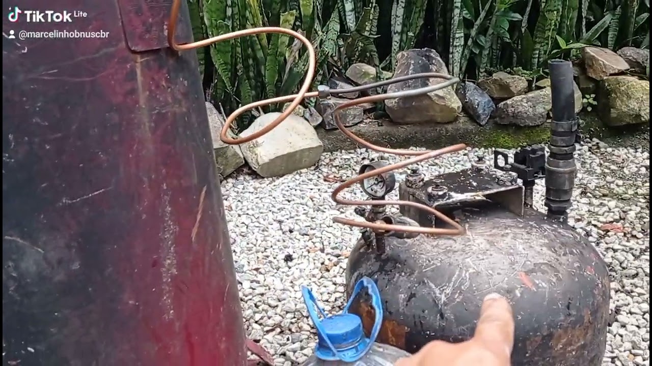 gasolina feita a partir de lixo de plástico