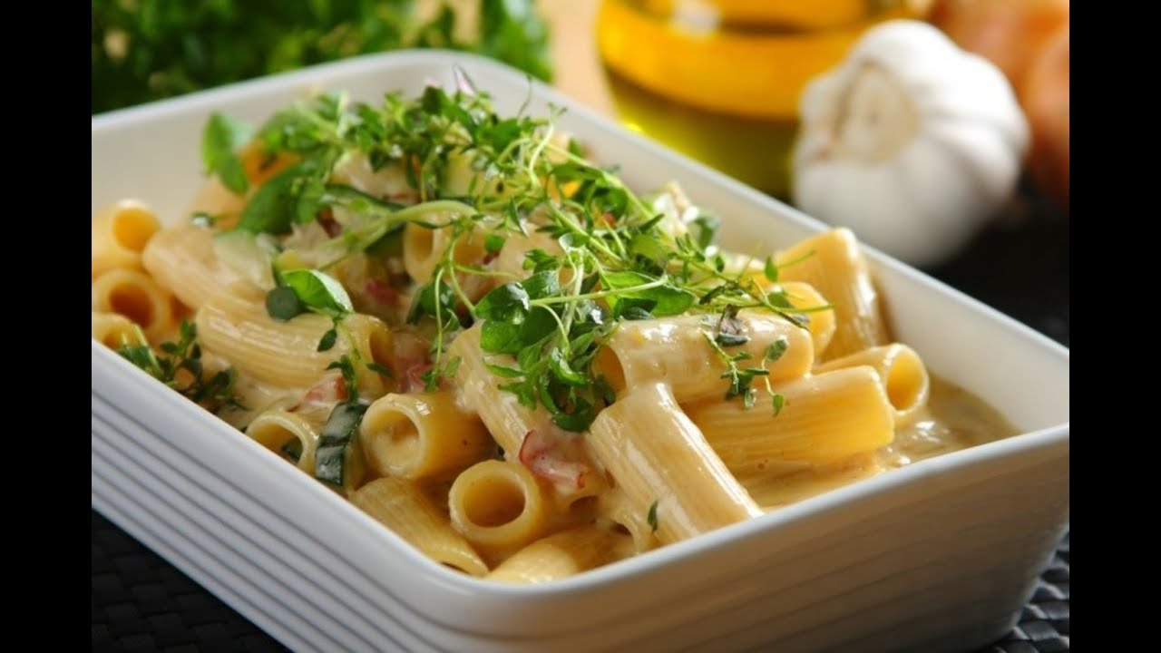 Szybki makaron carbonara z cukinią - jak zrobić? | Przepisy.pl