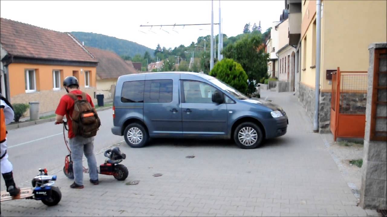 Sraz příznivců motorových koloběžek v Brně (u dudlika doma)