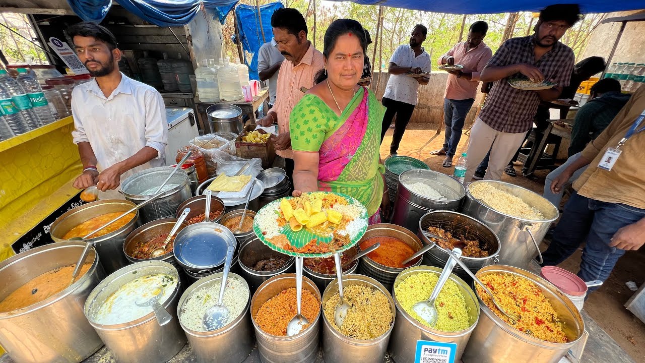 Hardworking Hyderabad Famous Anuradha Aunty Serves Unlimited Meals | Non Veg & Veg | Mixed Thalis