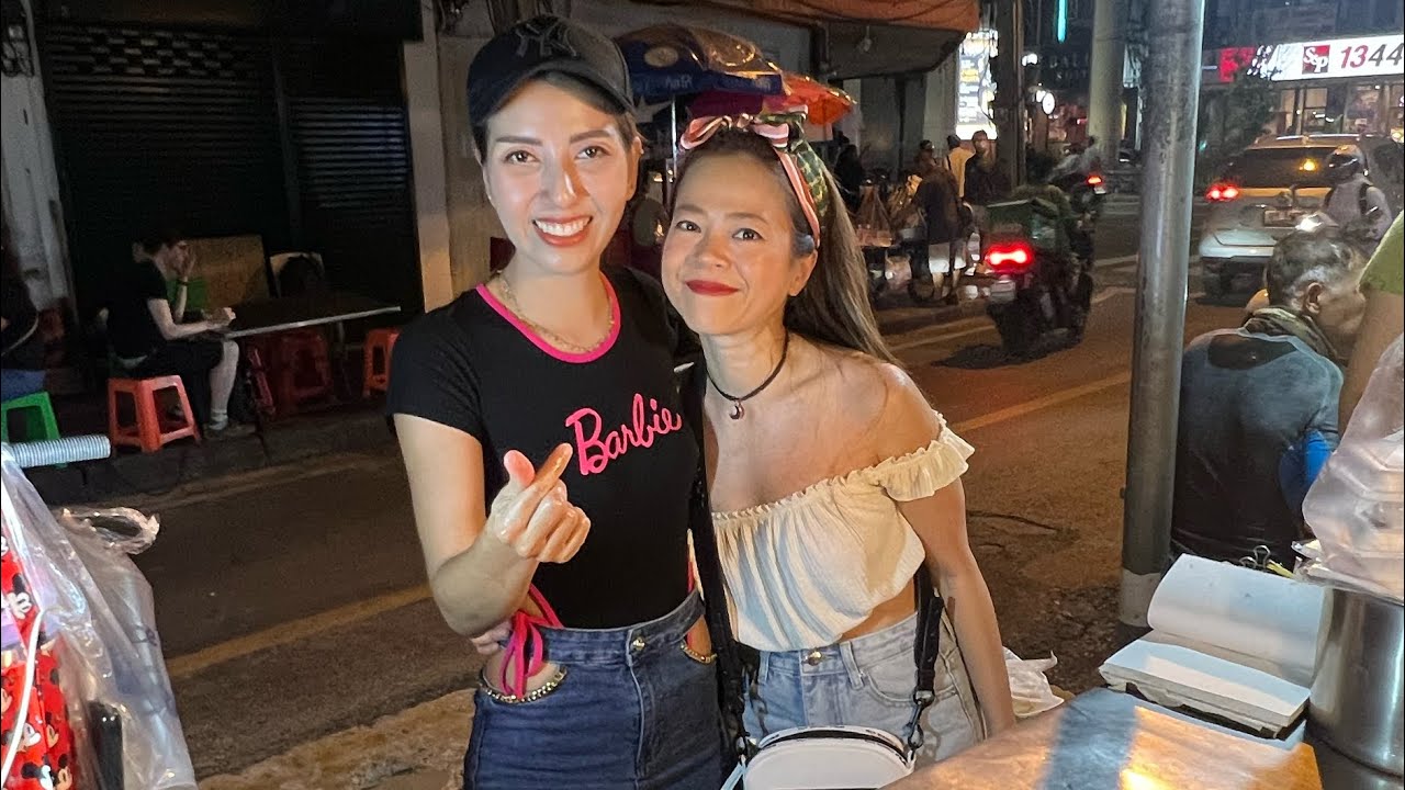 Puy Roti Lady - Best Banana Pancake in Bangkok - Silom - Thailand Street Food ~ 8 Sept 2023