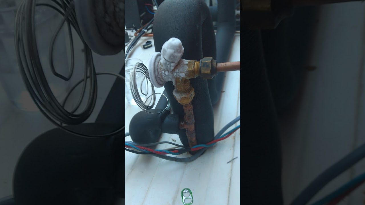 Degelo hot gás em mini câmara frigorífica didática
