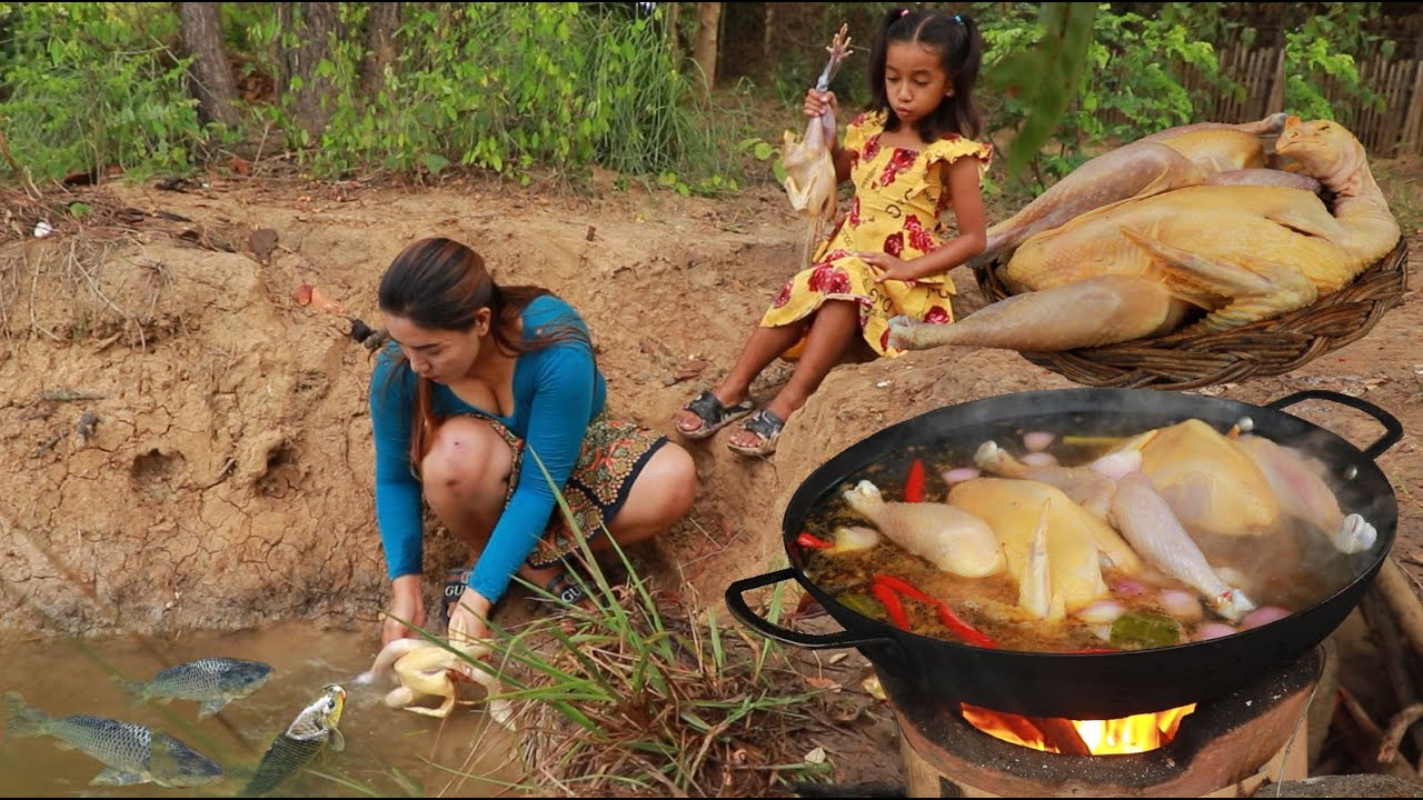 Survival skills- Mother cooking chicken soup for dinner so delicious eating with daughter
