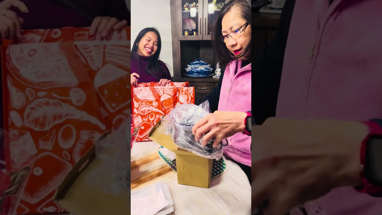 Receiving anniversary gift from niece!💕🤗
