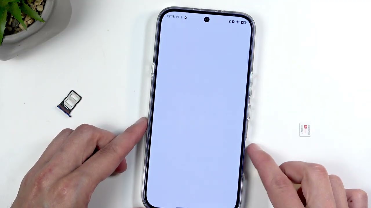 INFINIX Note 60 Pro: как установить SIM-карту и карту памяти