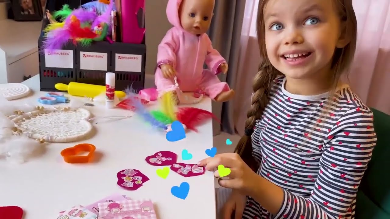 Maya et Lina et leurs jeux captivants ! Un grand gâteau en pâte à modeler pour les poupées Baby Born