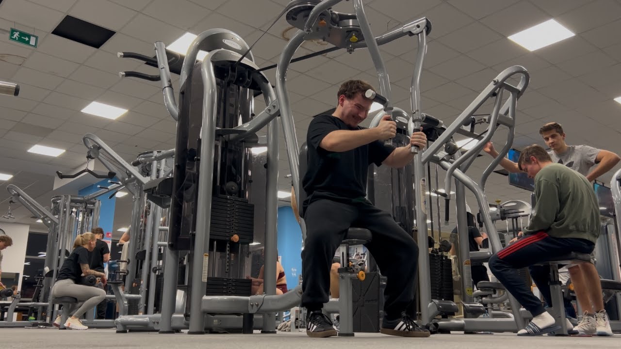 Bulk Day 107 - Chest + shoulders