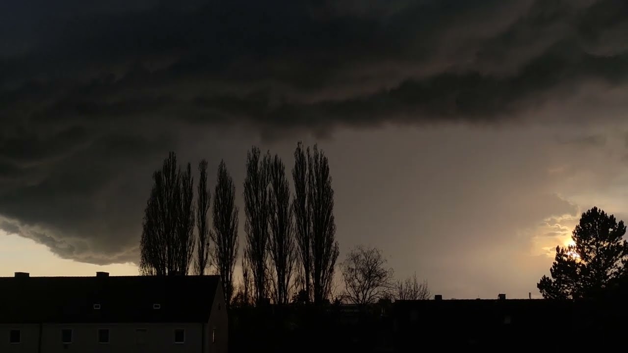 Starkes Gewitter TEIL (2) am 30.03.2023 In Ingolstadt - Mit Schönen Blitzen, mit einer Monsterwand