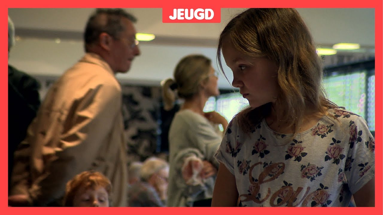 Machteld (10) schaakt tegen 19 mensen tegelijk