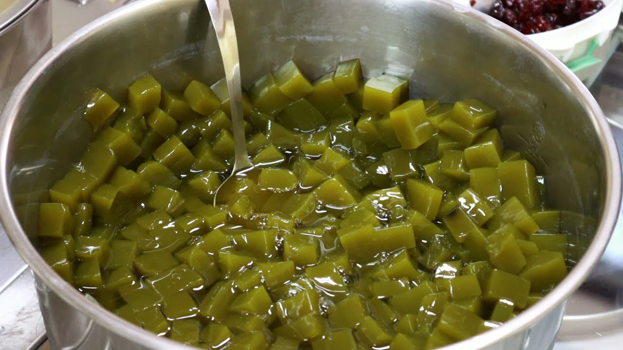 Taiwanese Sweet Soup with Coix Seeds, Red Beans and Lotus Seeds in Hsinchu, Taiwan