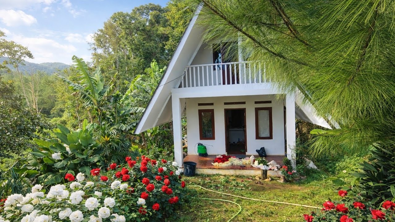 Hidup di Desa‼️ Tinggal di Rumah Villa Unik Dihiasi Perkebunan Bunga Mawar 🌹