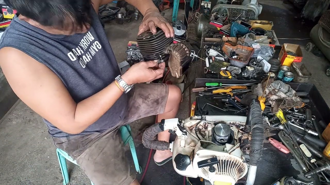 Chainsaw Repair. Model 070 Hard  Starting Replacing Piston asy..
