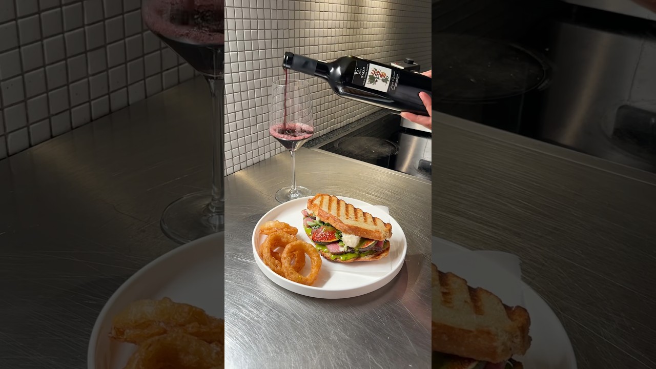 ASMR Sandwich #steak #onionrings #sauce