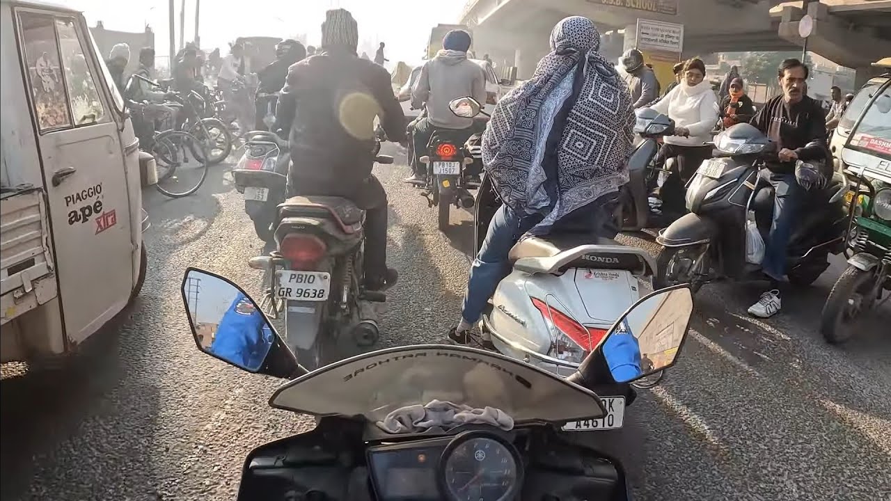 Subah Subah Traffic Mein Fass Gayaa Yarr 😥😥
