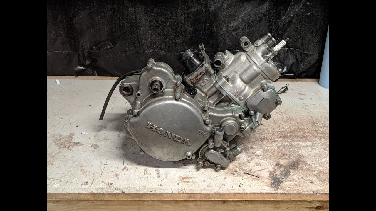 2000 honda cr125 bottom end rebuild part 3.