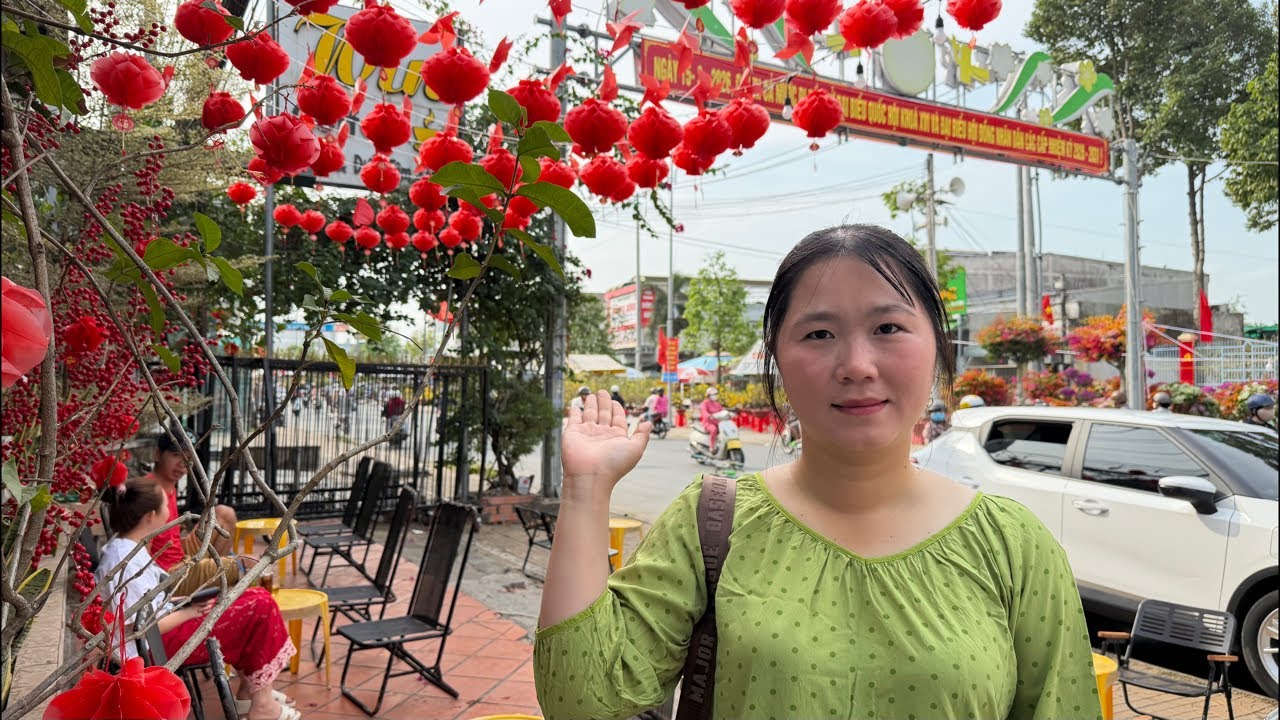 Cùng khán giả đi tìm hiểu giải cứu hoa vạn thọ ở nhiều chợ quê ￼ mắt trắng ￼