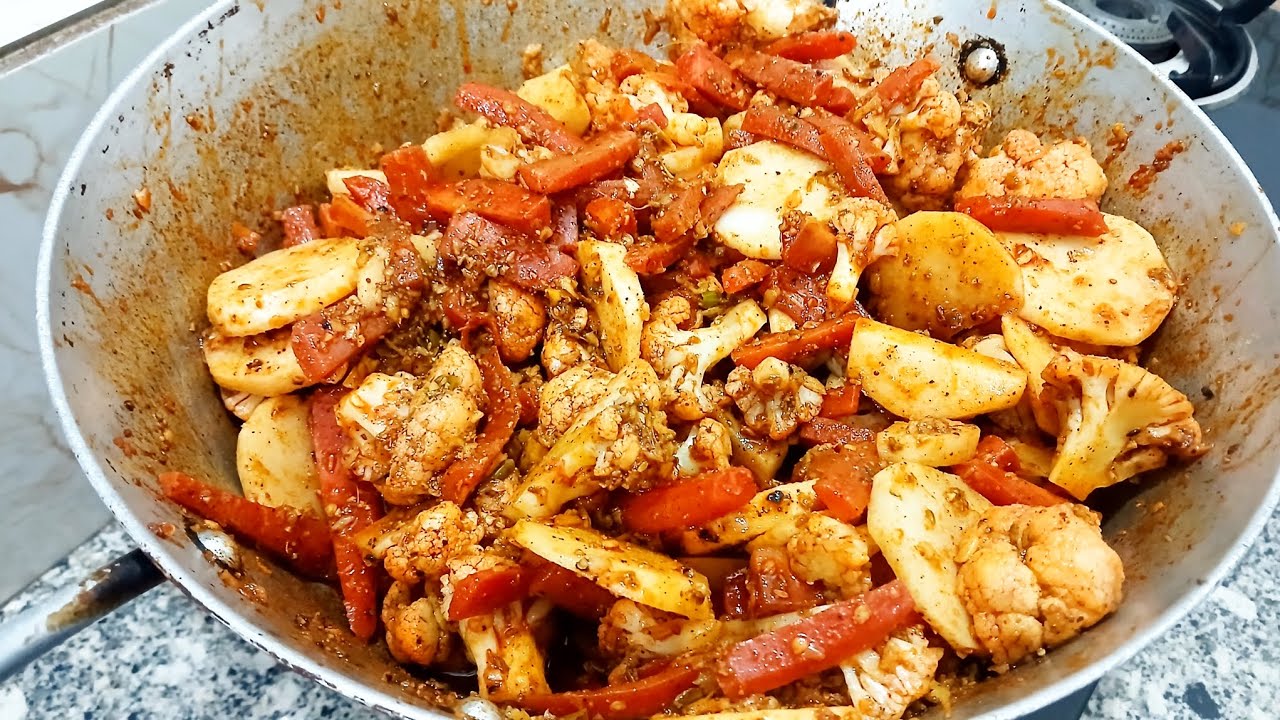 शलगम,गोभी और गाजर का खट्टा मीठा आचार | Turnip,Cauliflower and Carrots Pickle
