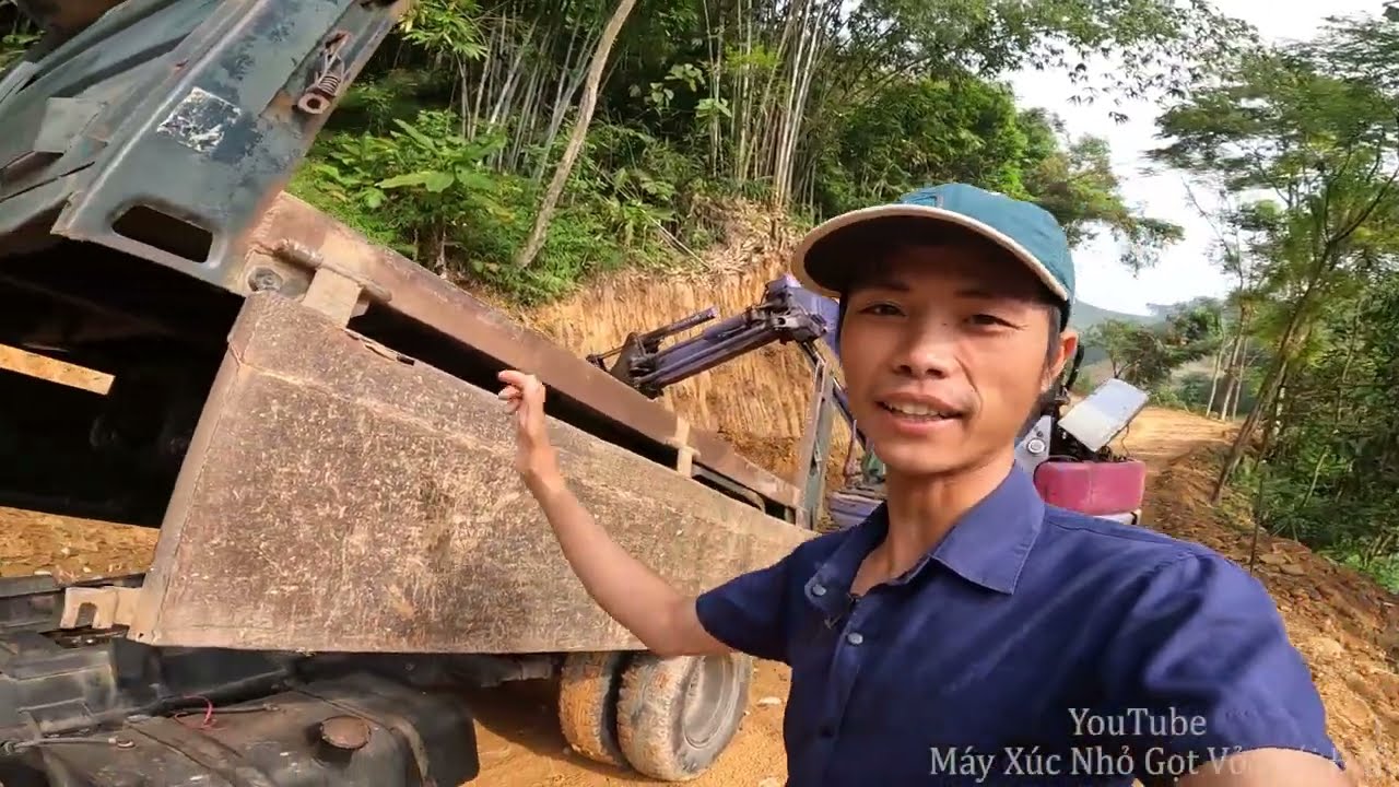 Đào Móng Xây Cống Tập 1.Một Mình Vừa Lái Ô Tô Và Máy Xúc Đào Nền Móng Xây Cống Ngang Qua Đường