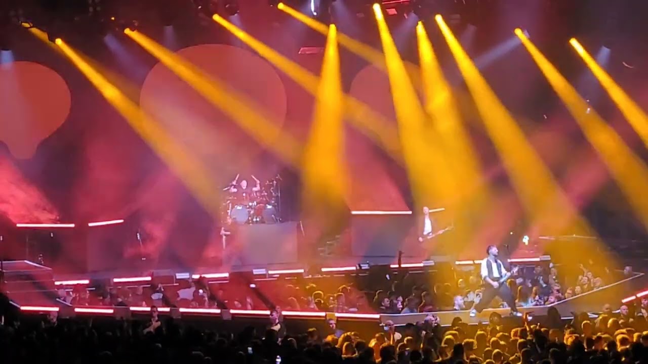 Bullet For My Valentine - 4 Words (To Choke Upon) Live Cardiff The Poisoned Ascendancy Tour