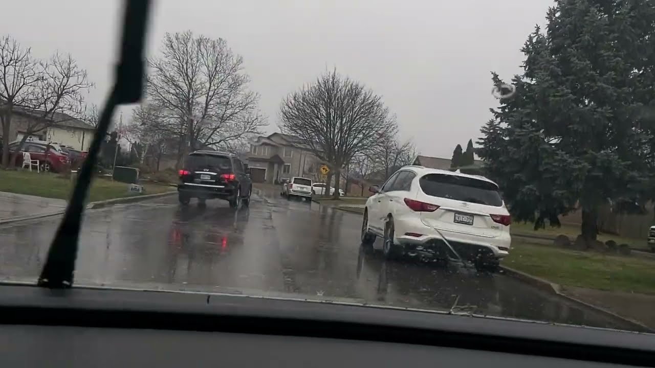ASMR Driving Through The Rain (Chewing Gum)