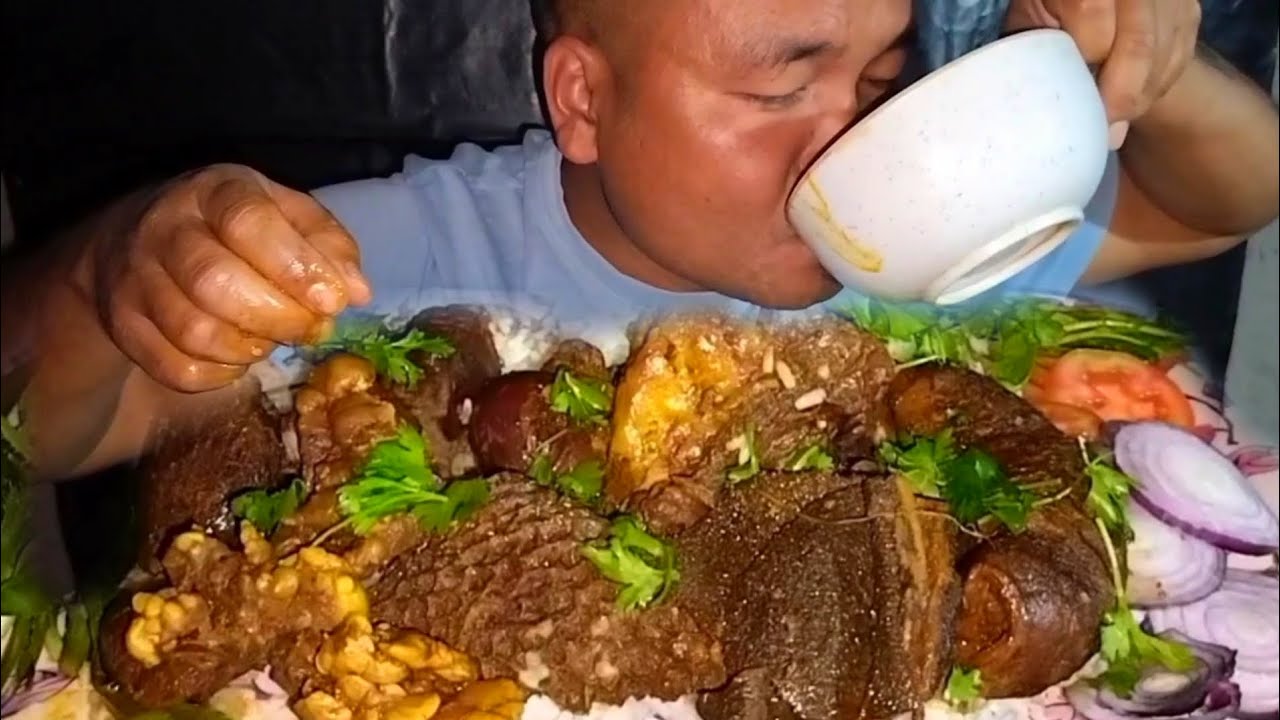 EATING DELICIOUS BEEF INNARDS| SPICY BEFF CURRY MUKBANG|