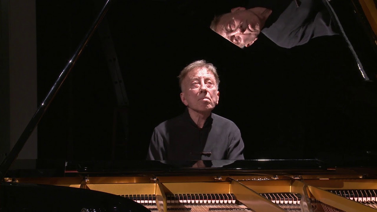 AMAZING !!! 86 years old pianist plays Moonlight sonata (Beethoven)