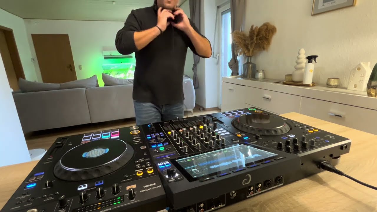EDM Tomorrowland Mix On Alpha Theta XDJ AZ (David Guetta, Armin Van Buuren, Nicky Romero, Afrojack)