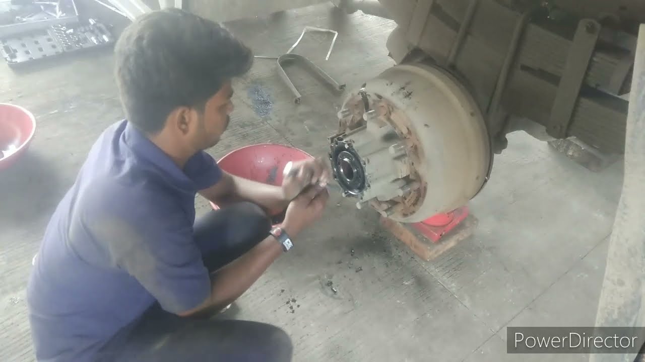 Rear Hub Greasing & Replace Oil Seal||@indiantransporttour@NaushadSiddiqui01