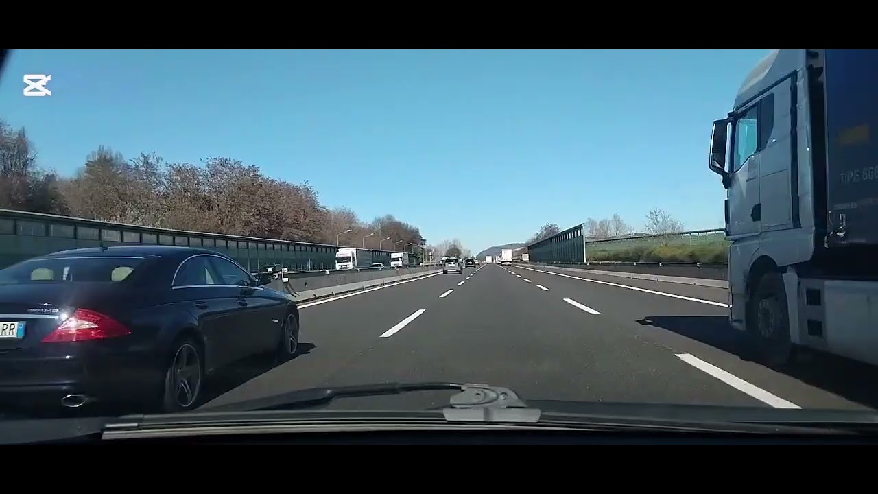 VERY NICE SCENE MOTORWAY ITALIA VIRALVIDEO PAKISTAN INDIA BANGLADESH ITALIA 🇮🇹 