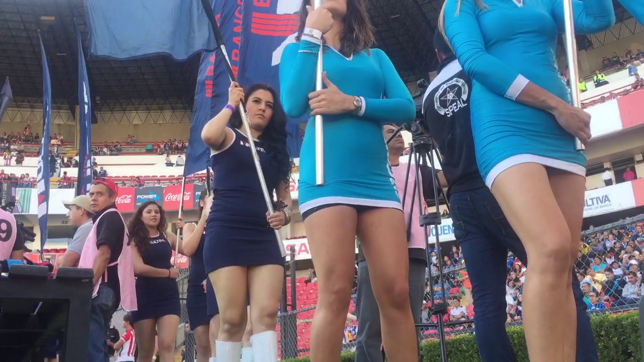 Bellísimas edecanes en el estadio Corregidora de Querétaro en el partido entre Gallos y Chivas
