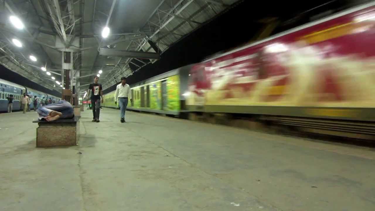 BCT-NDLS Duronto & BCT-ADI Duronto Overtaking Ahemdabad Passenger At BSR!!!!!