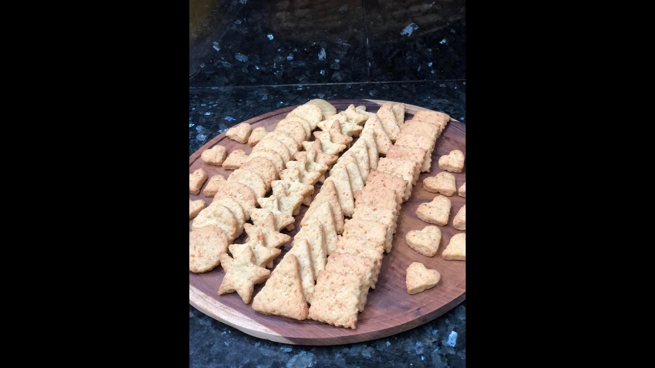 عملت بسكويت الجبنة و ريحت نفسي من التفكير في الفطار 🥨🧀🥖 الاولاد أخدوه معاهم في المدرسة 👌💯