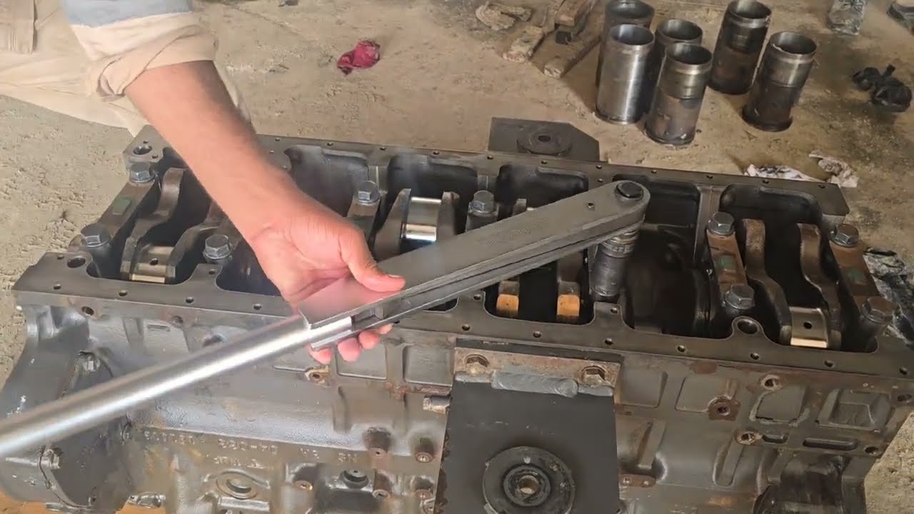 Hitachi ZW310 wheel loader OM 460LA Engine overhauling part 1- crankshaft installation #Hitachi 