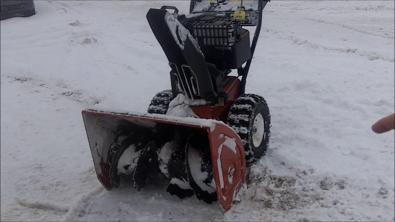 2000 Toro Powershift 1028 Snowblower In Action